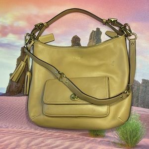 Reduced 💜Coach Vintage Legacy handbag shoulder Satchel.